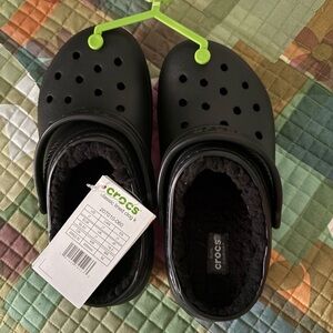 NWT Crocs Kids Black Clogs - size J1